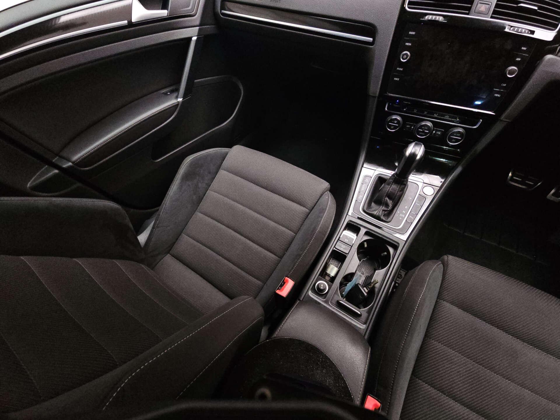 Volkswagen Golf view 9