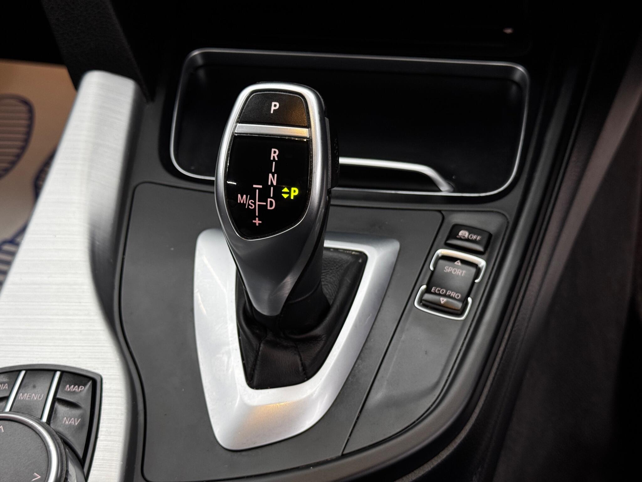 BMW 3 Series view 25