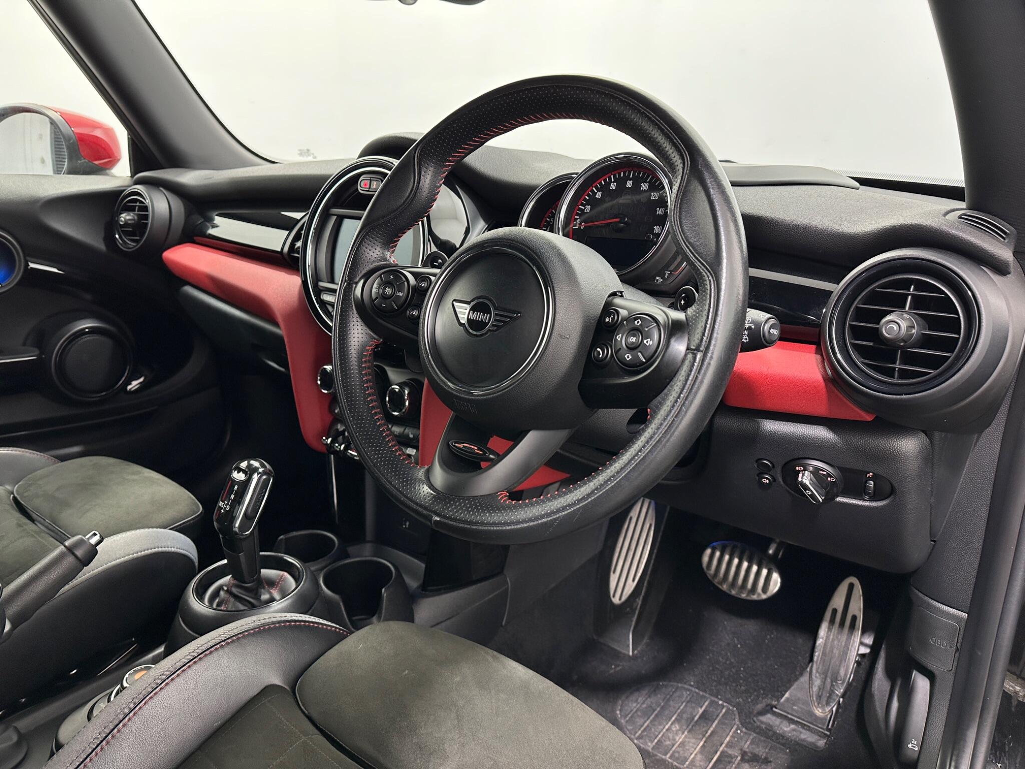 Mini Hatch view 11