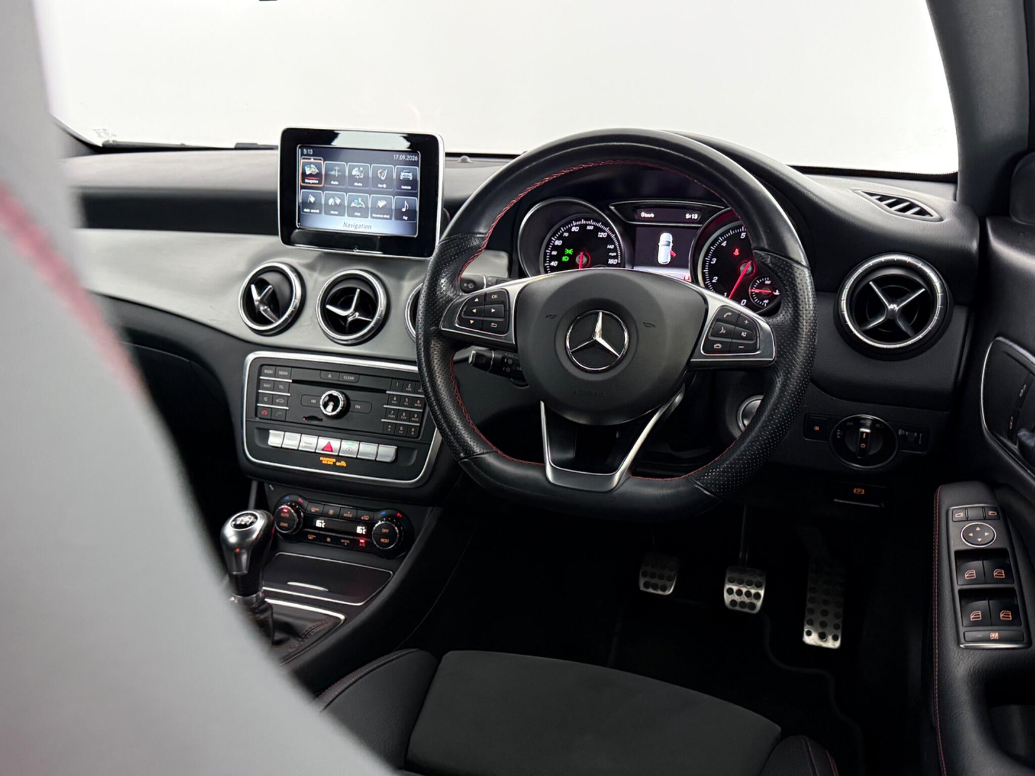 Mercedes-Benz Cla view 13