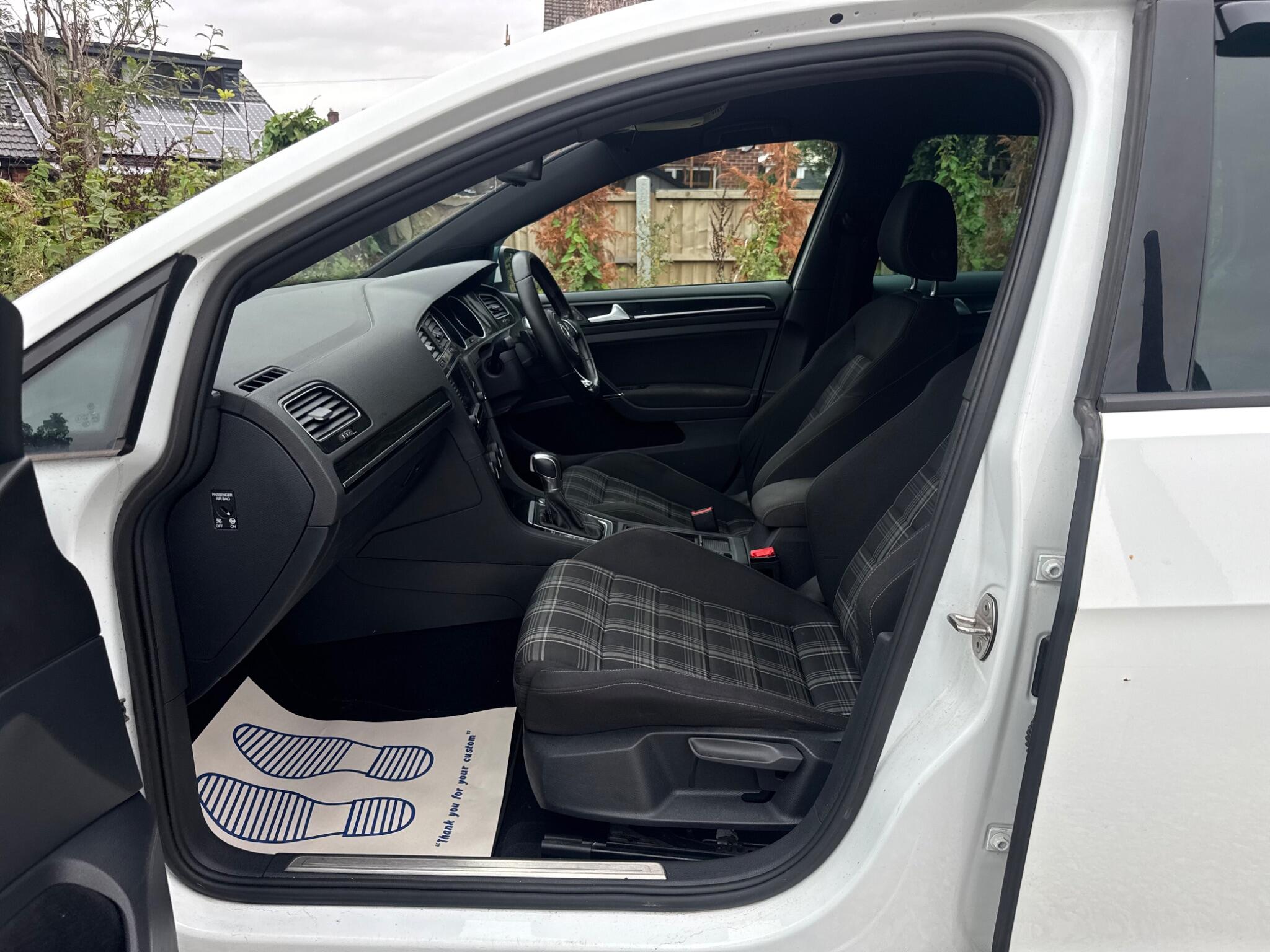 Volkswagen Golf view 19
