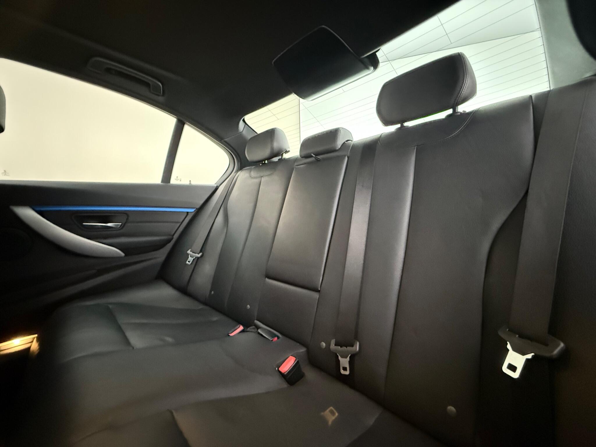 BMW 3 Series view 31
