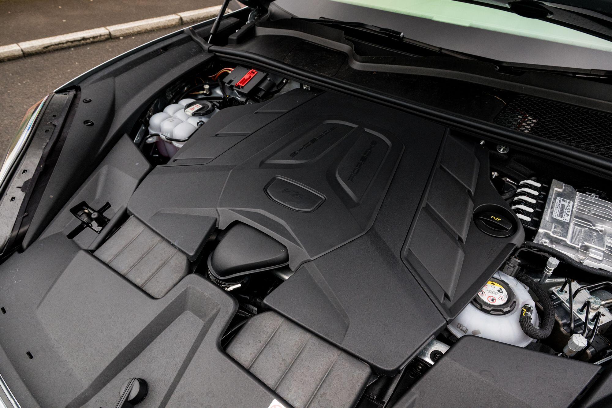 Porsche Cayenne view 35
