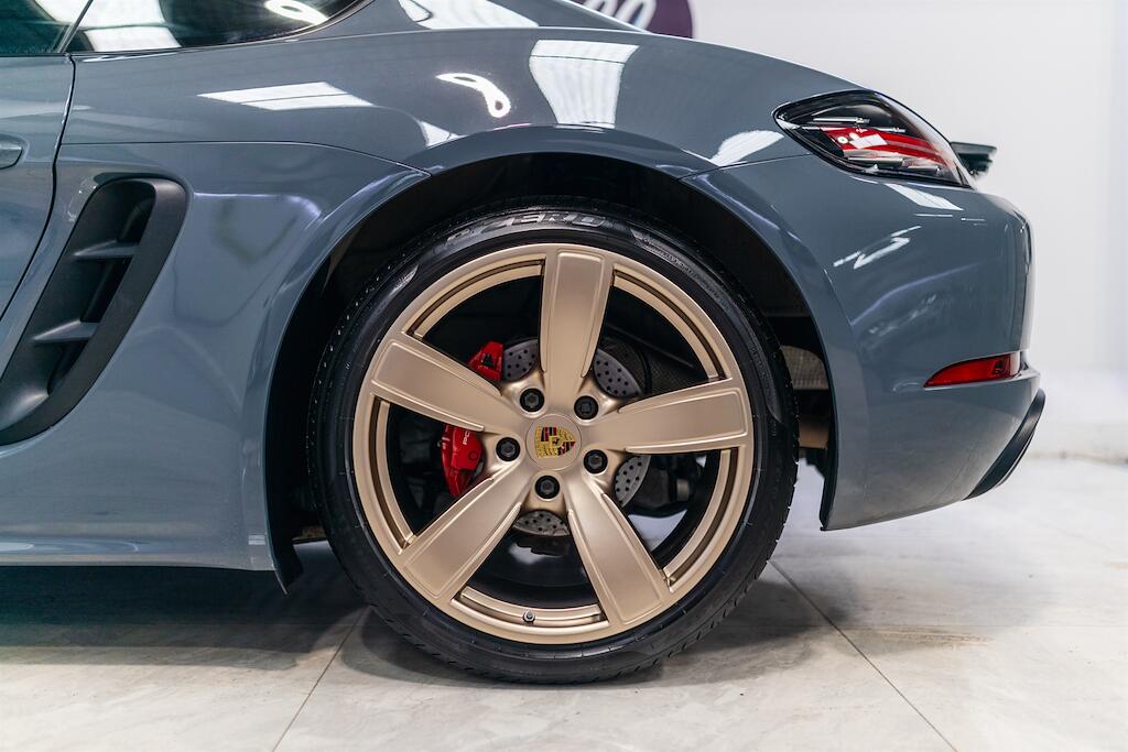 Porsche Cayman view 15