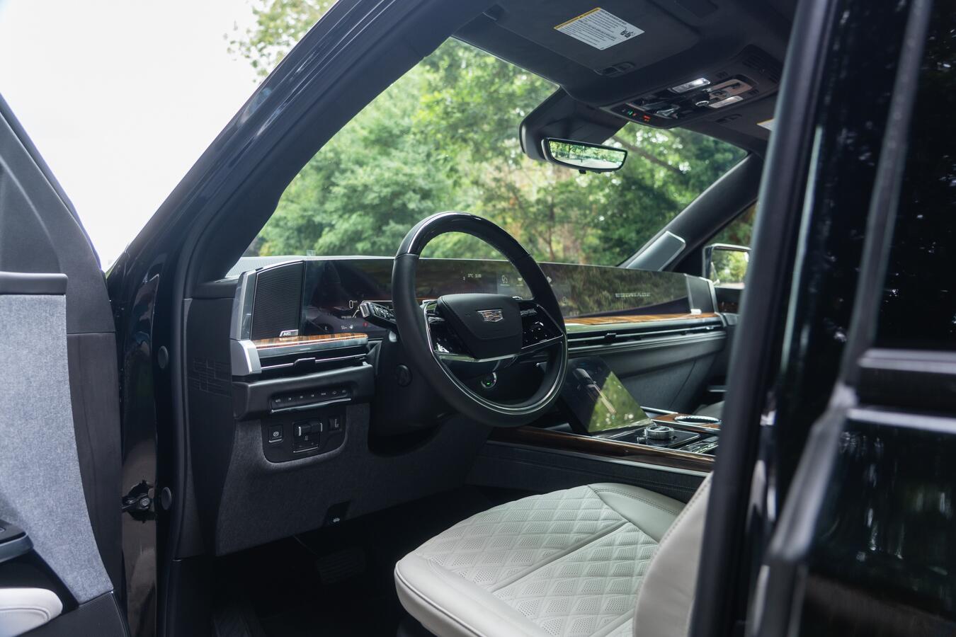 Cadillac Escalade view 27