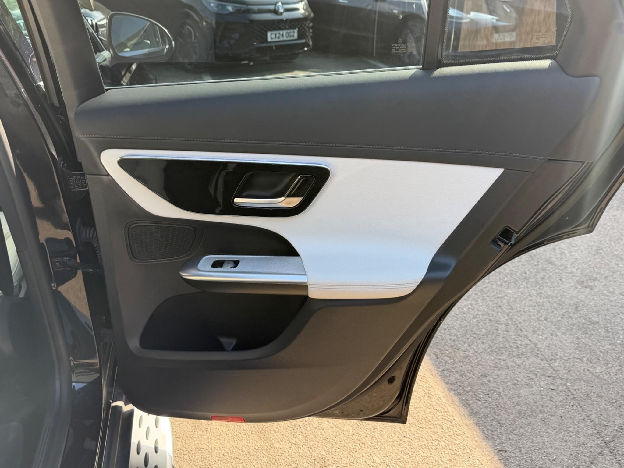 Mercedes-Benz GLC view 17