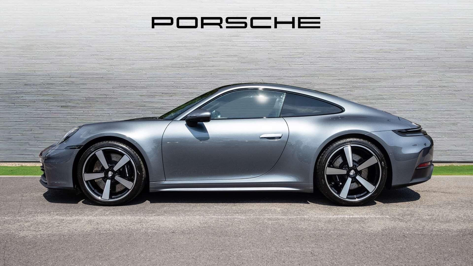 Porsche 911 view 7