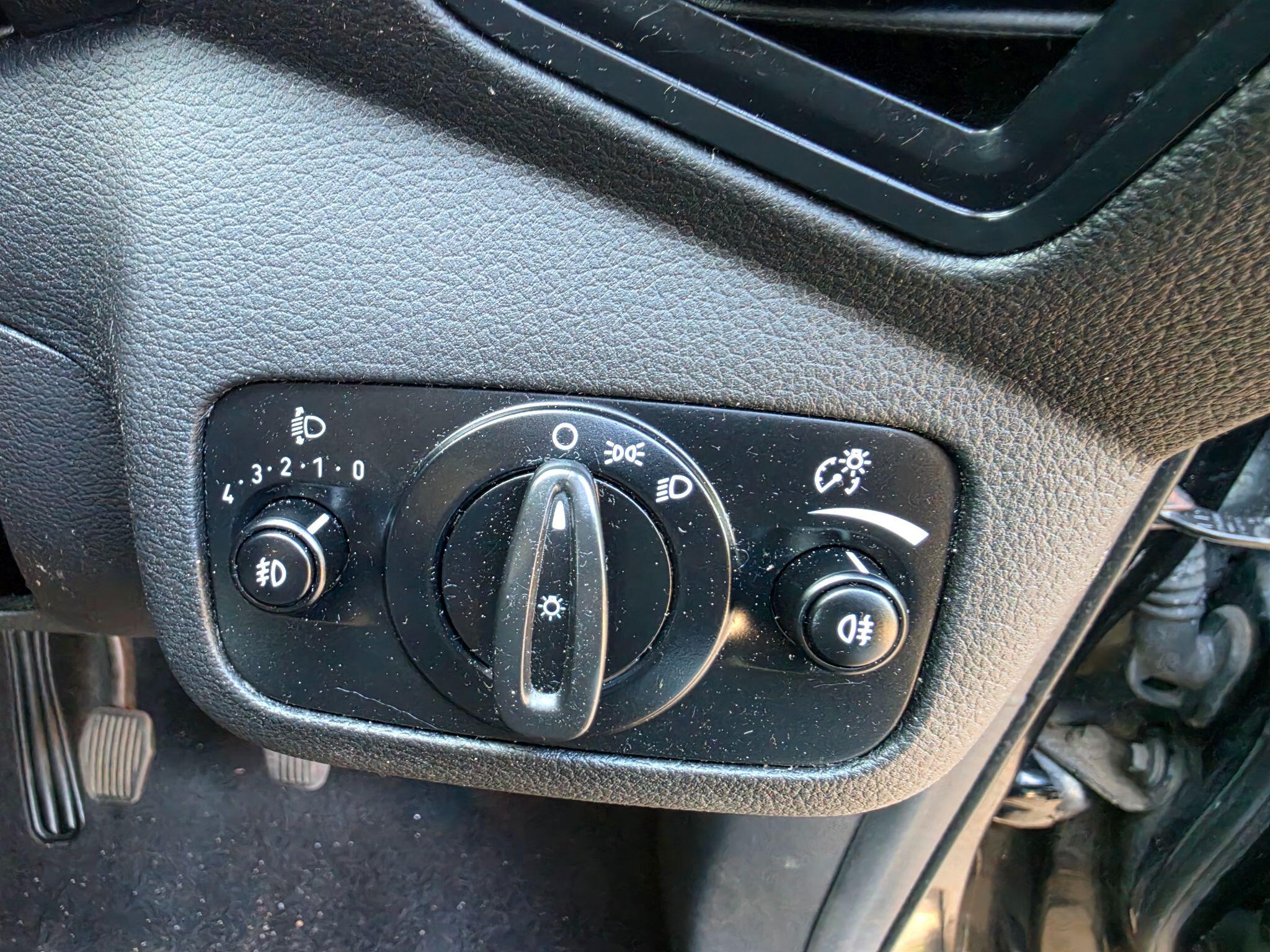 Ford Kuga view 32
