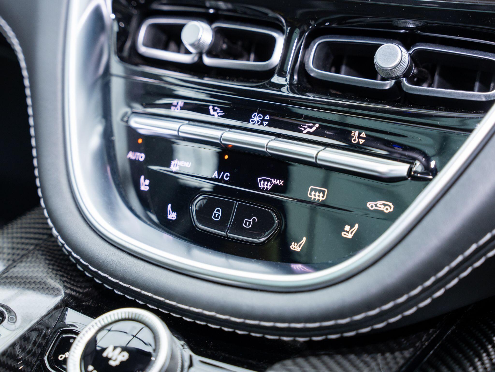 Aston Martin DBX view 33
