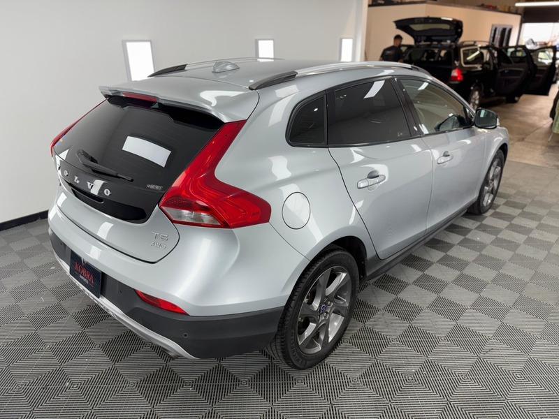 2013 Volvo V40 Cross Country image 5
