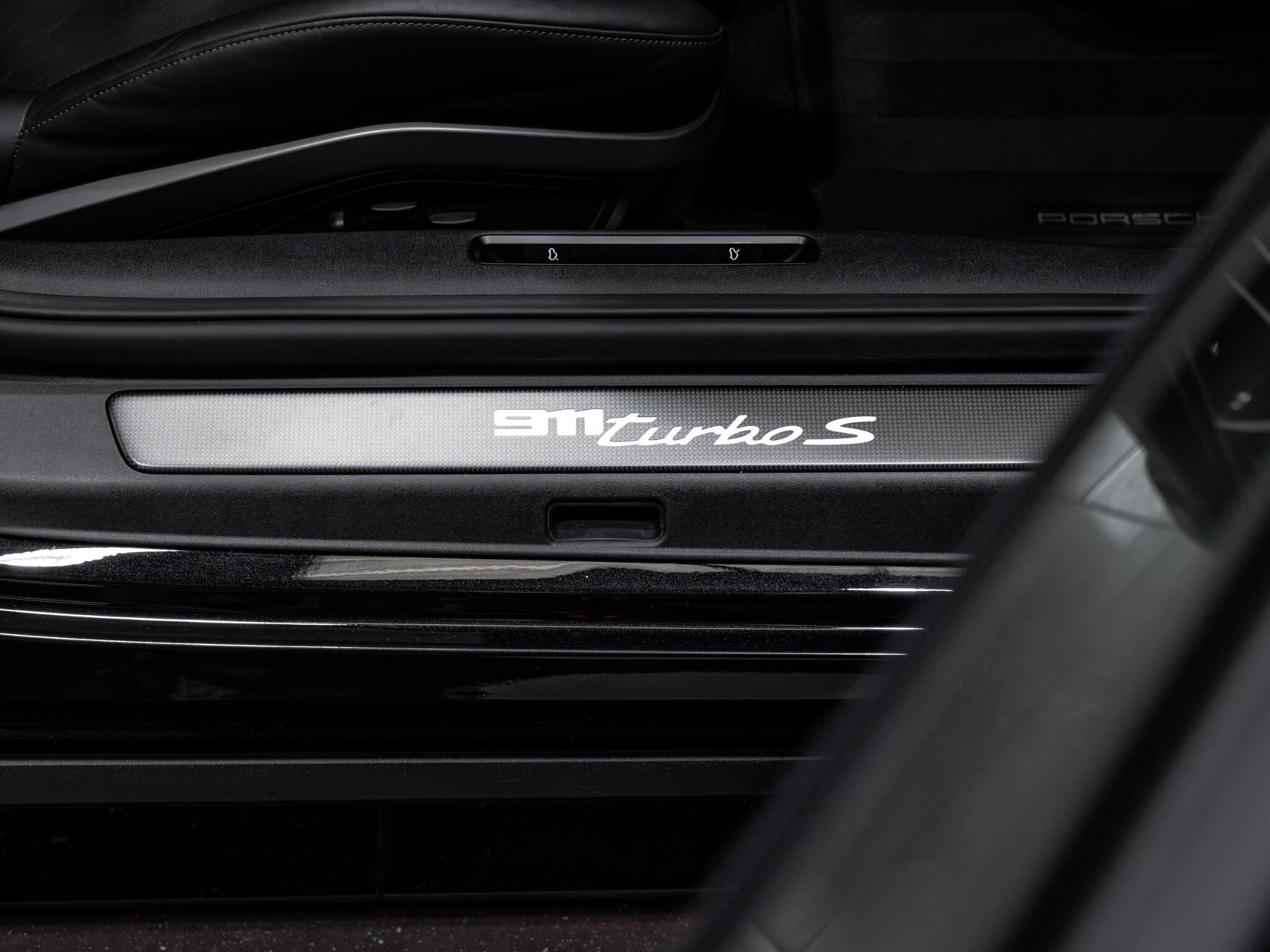 Porsche 911 view 28