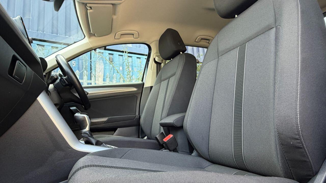 Volkswagen T-Roc view 9