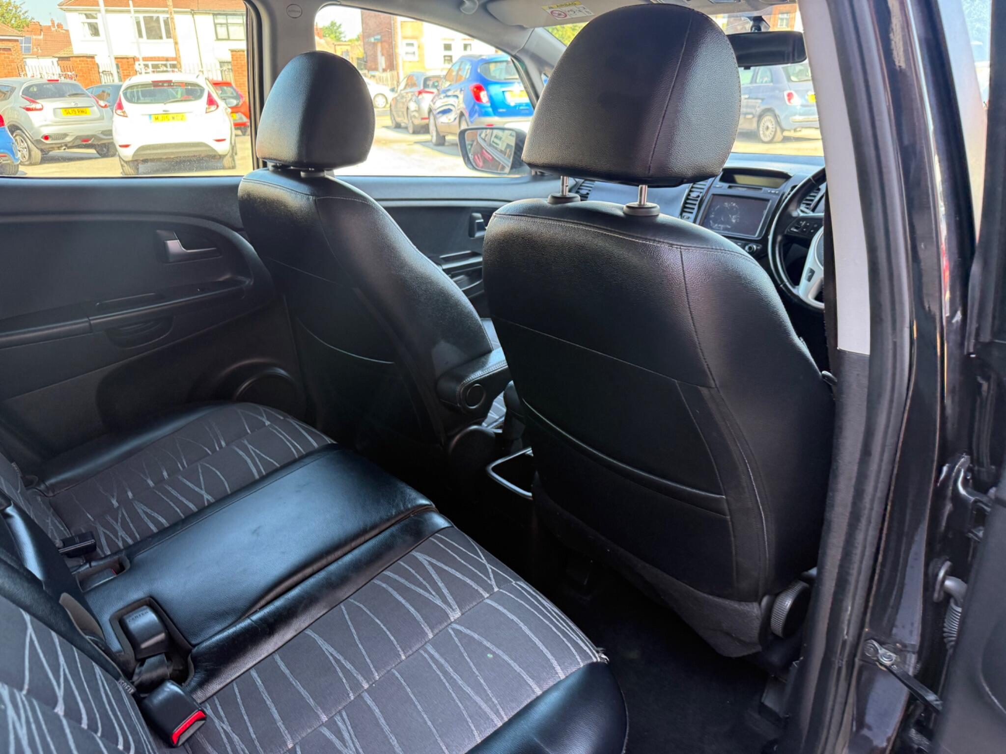 Kia Venga view 17
