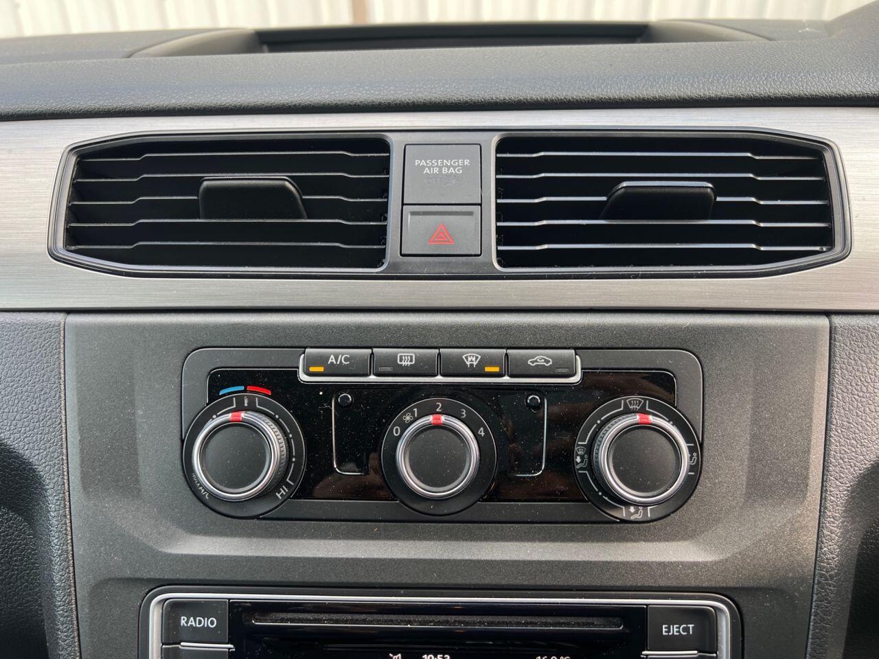 Volkswagen Caddy Life view 25
