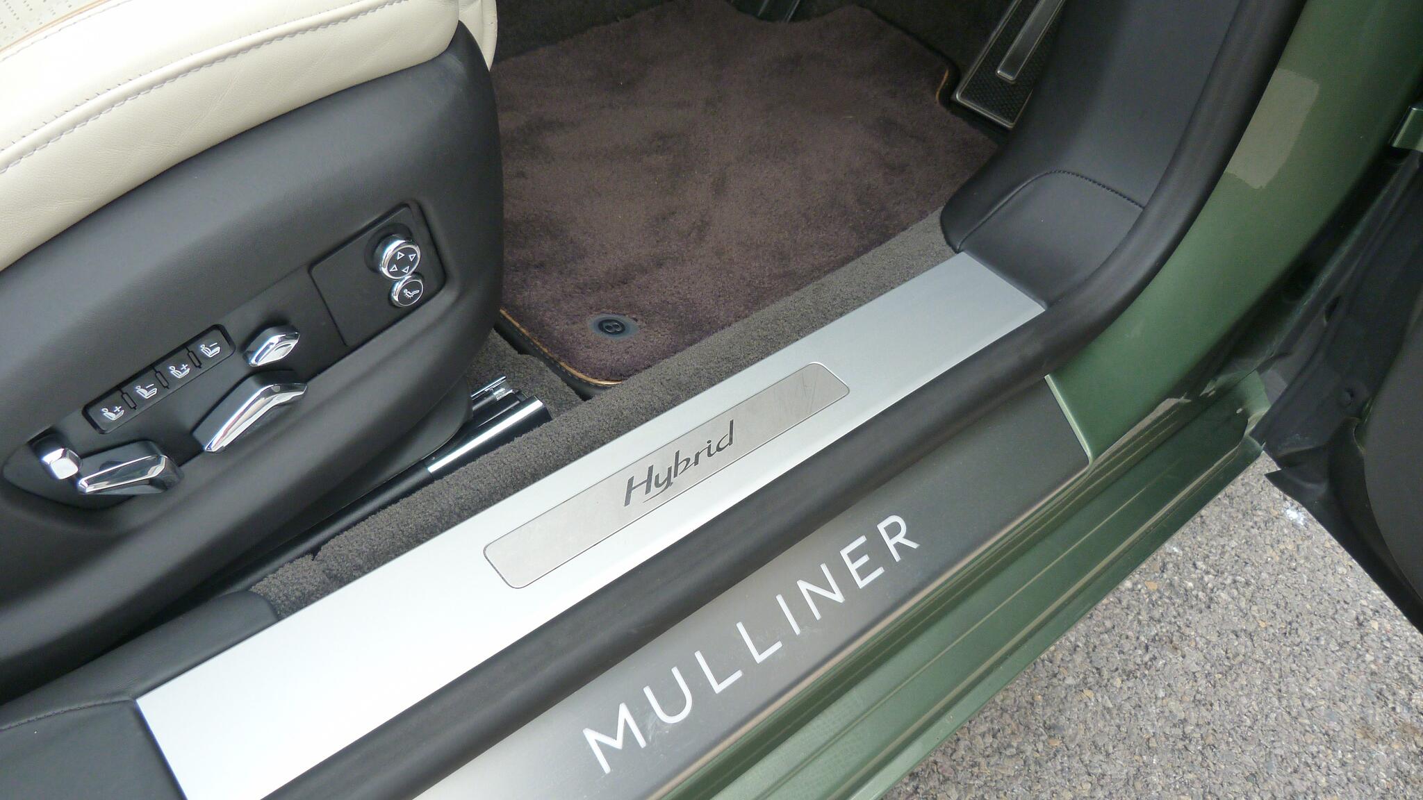 Bentley Flying Spur view 38