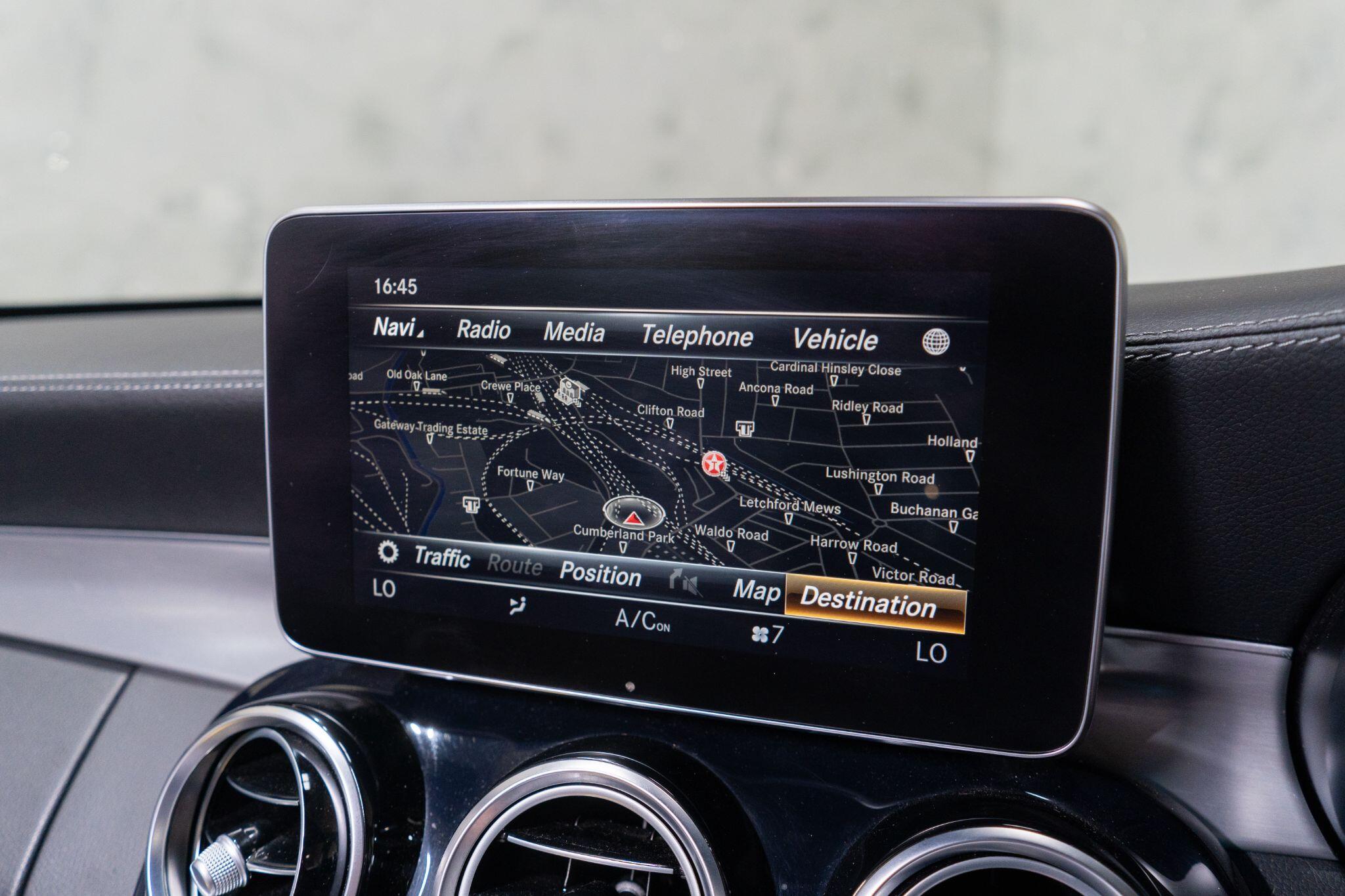 Mercedes-Benz C-Class view 28