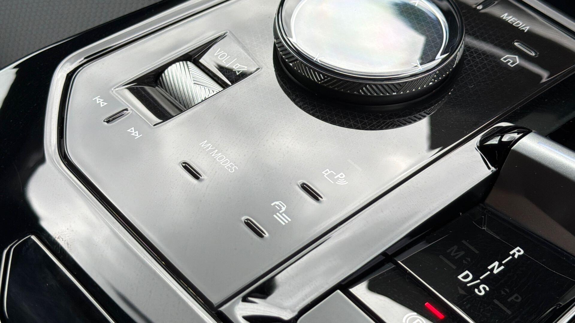 BMW 5 Series view 20