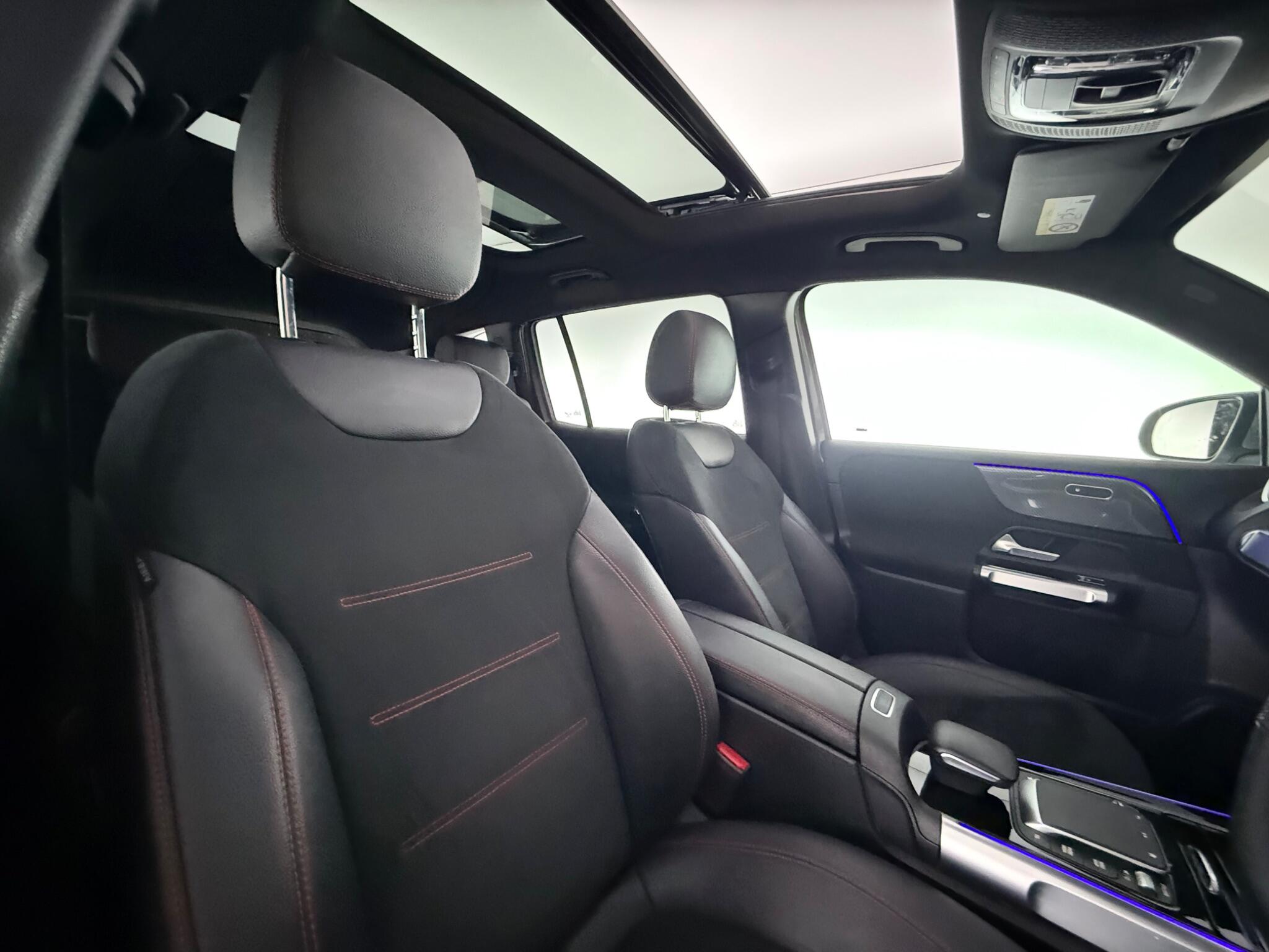 Mercedes-Benz GLB view 31