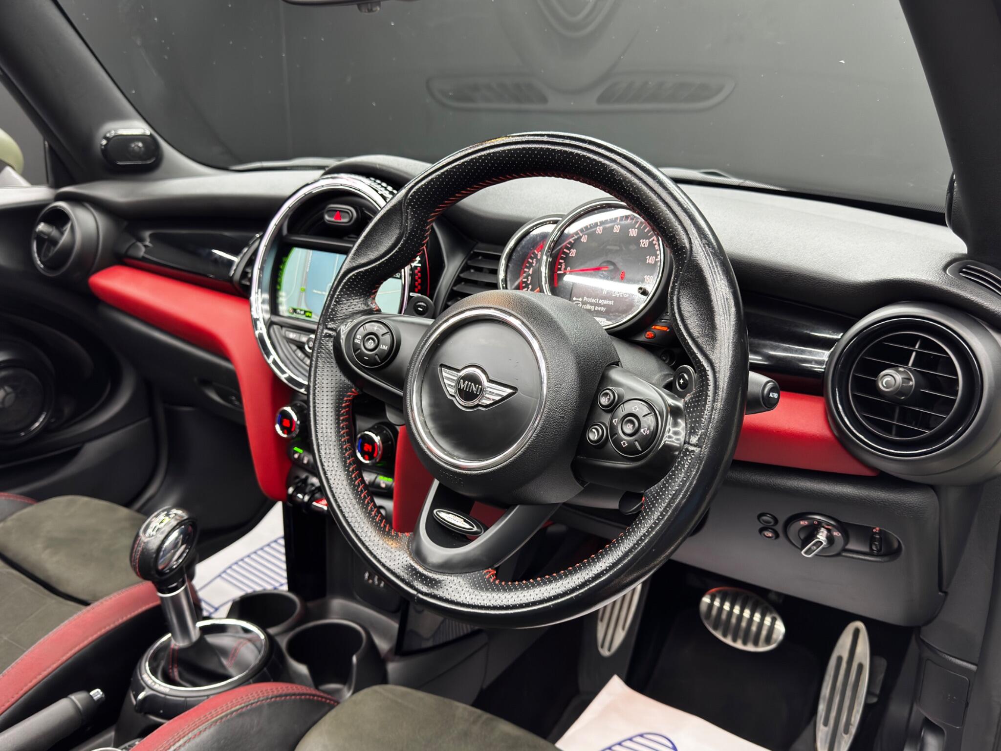 Mini Convertible view 8