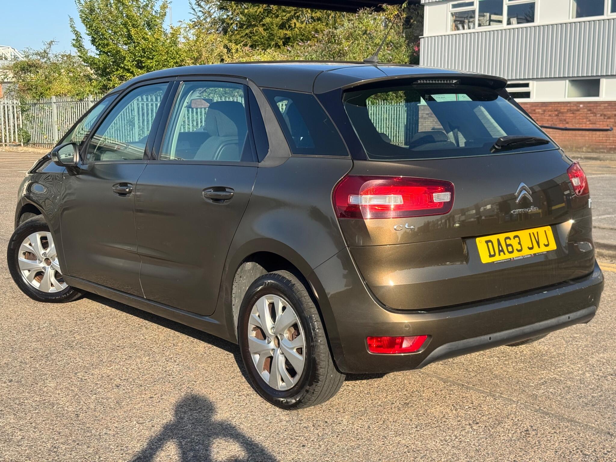 Citroen C4 Picasso view 4