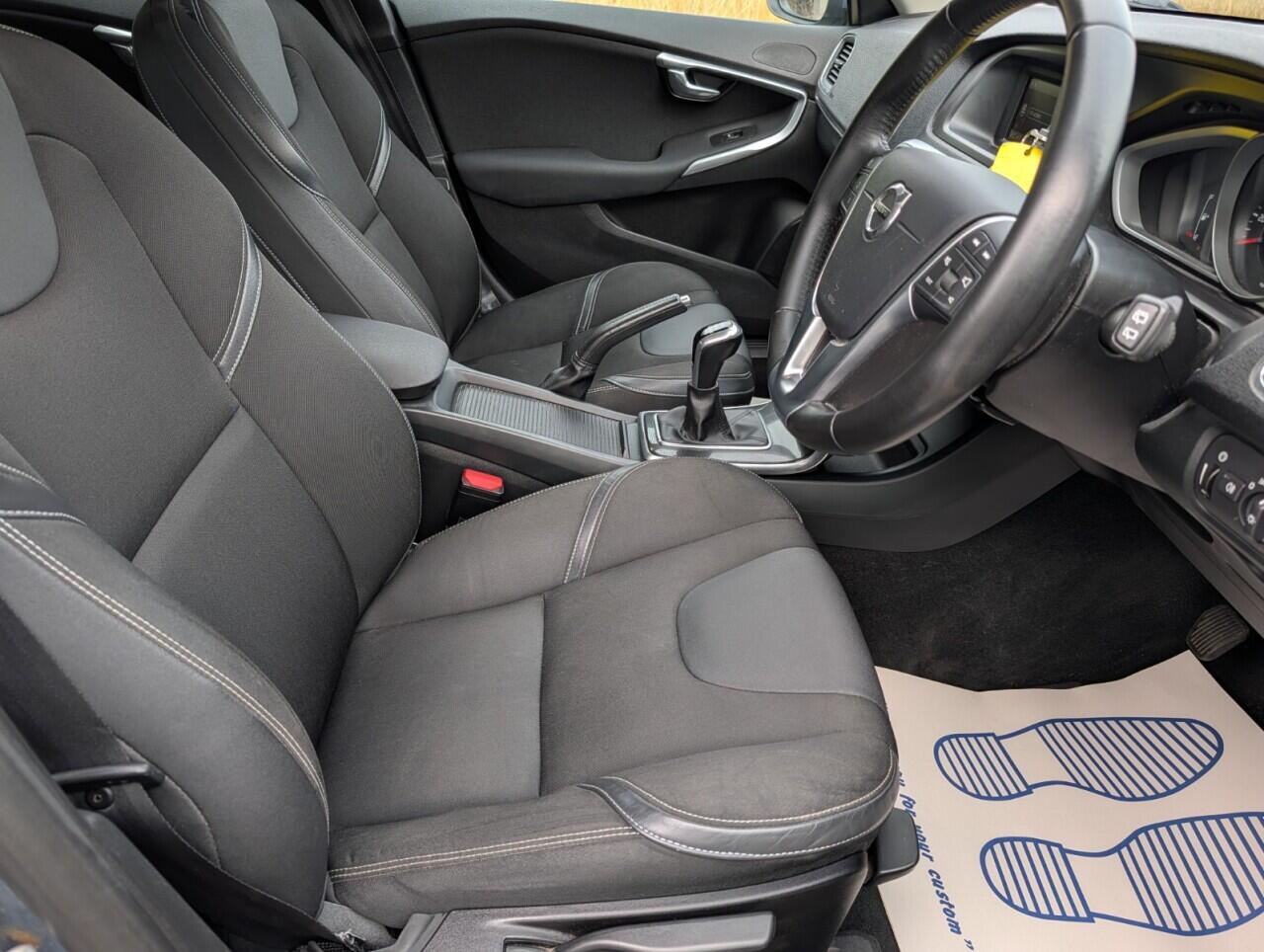 Volvo V40 view 23