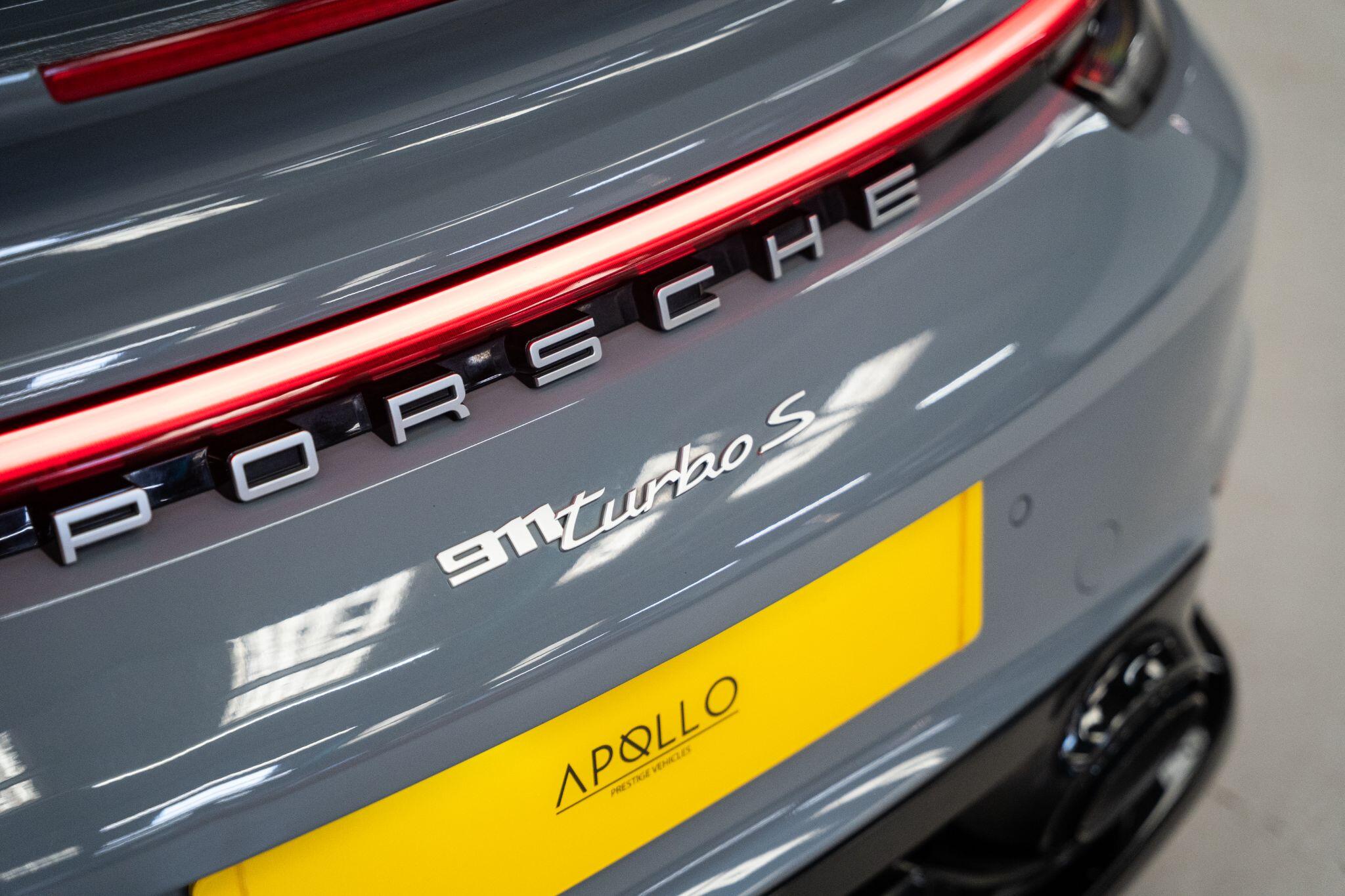 Porsche 911 view 60
