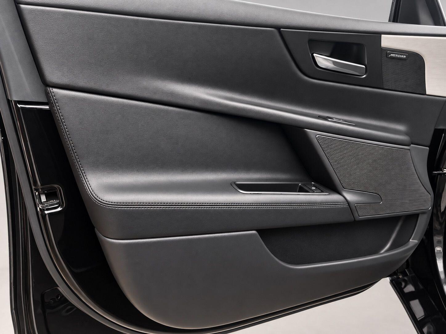 Jaguar Xe view 32