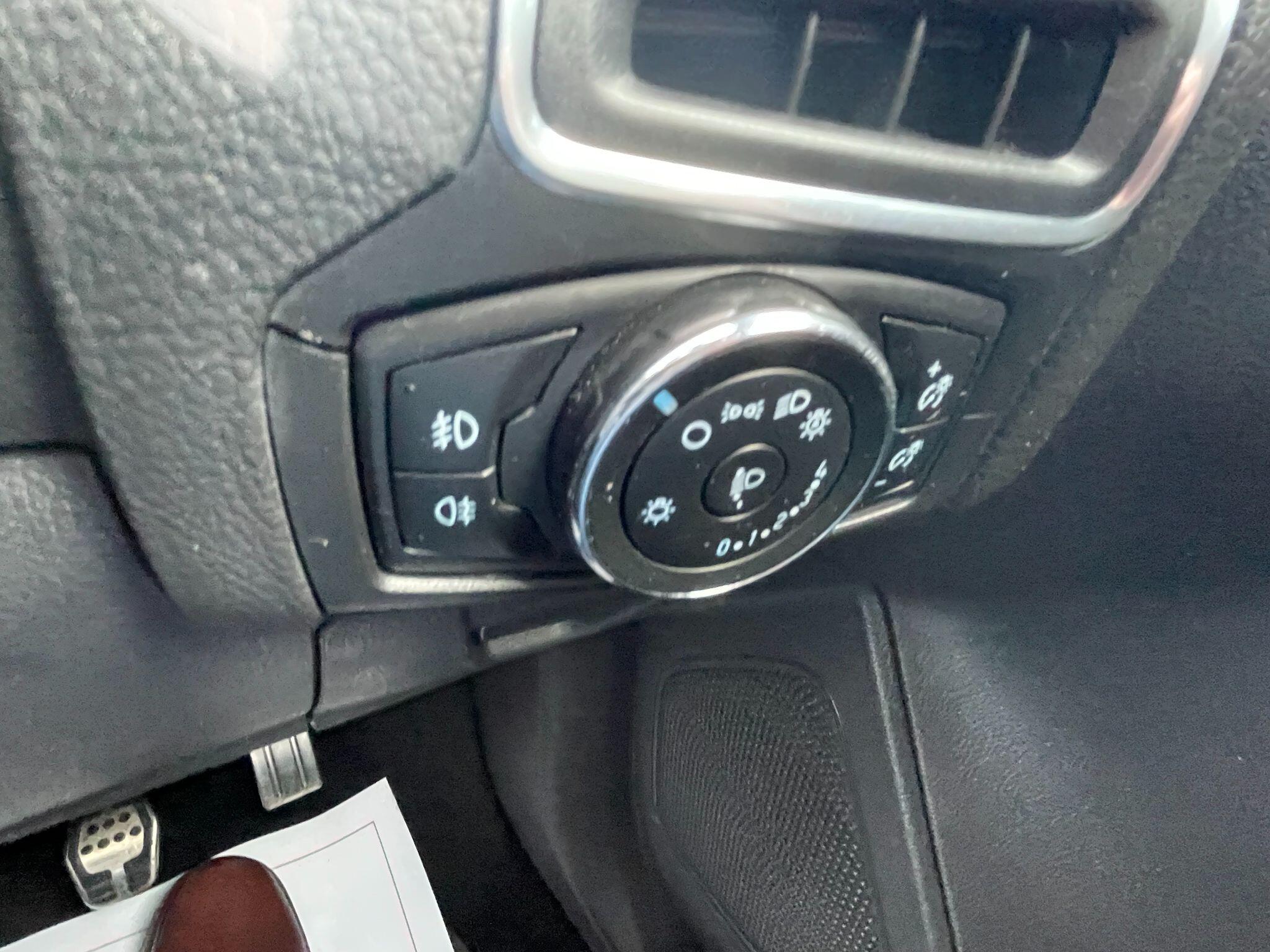 Ford Focus view 22