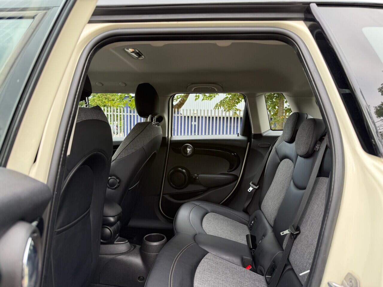 Mini Cooper view 27