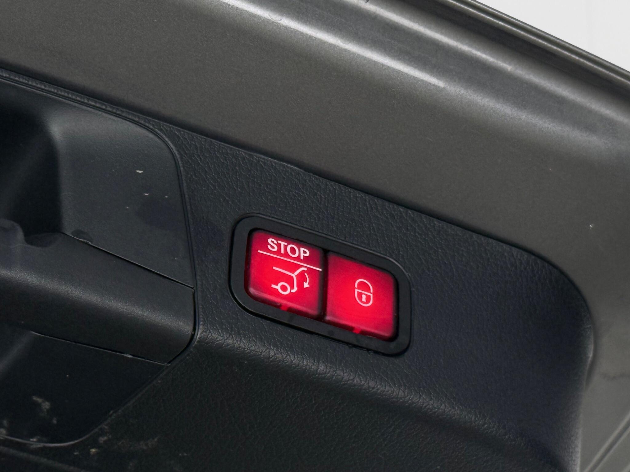 Mercedes-Benz GLB view 12