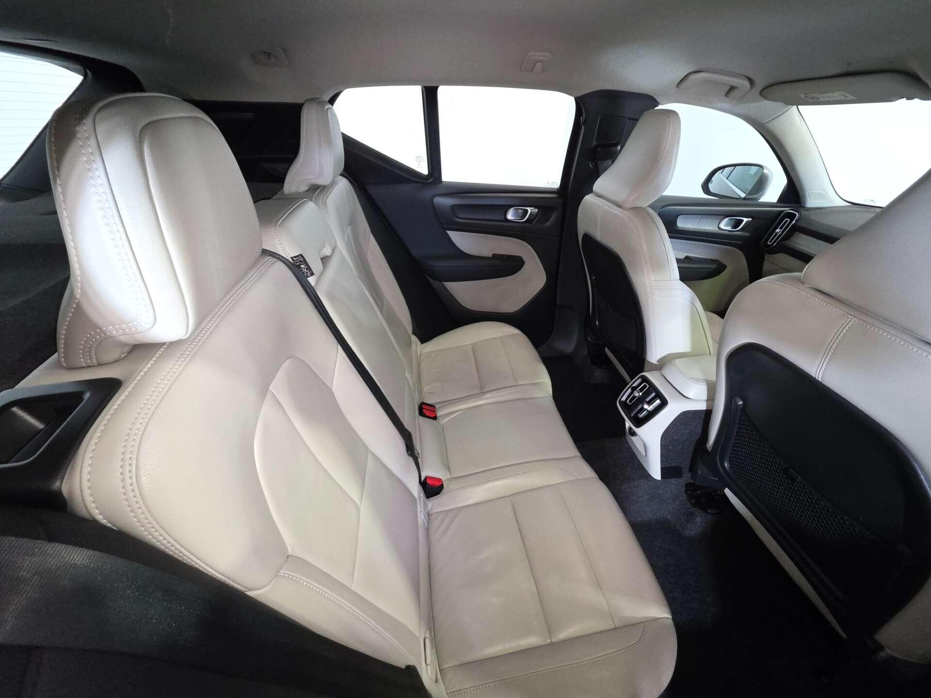 Volvo XC40 view 41
