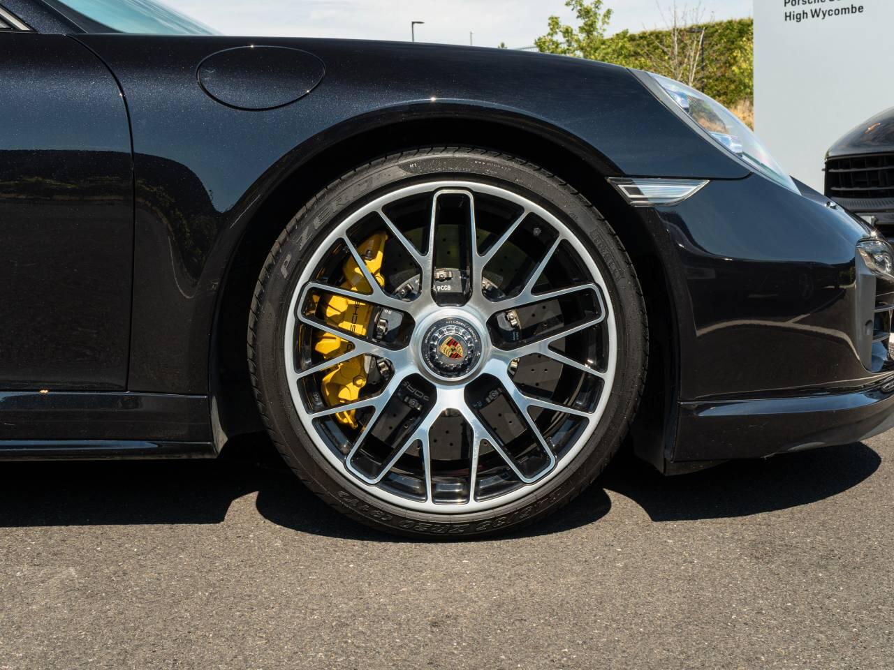 Porsche 911 view 14