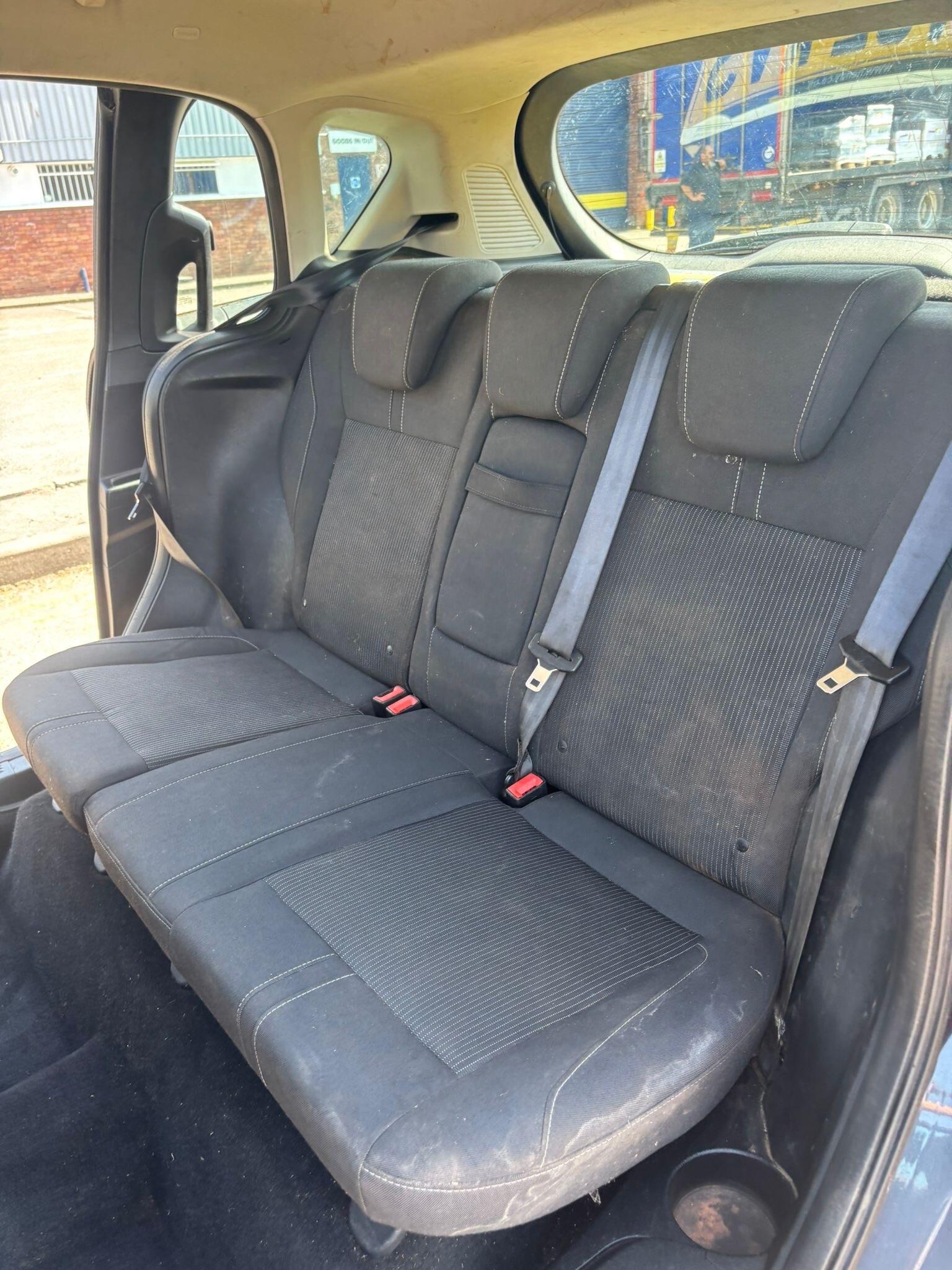 Ford B-Max view 32