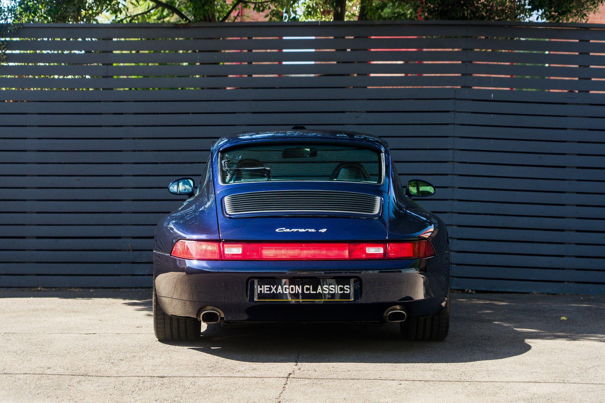 Porsche 911 view 4