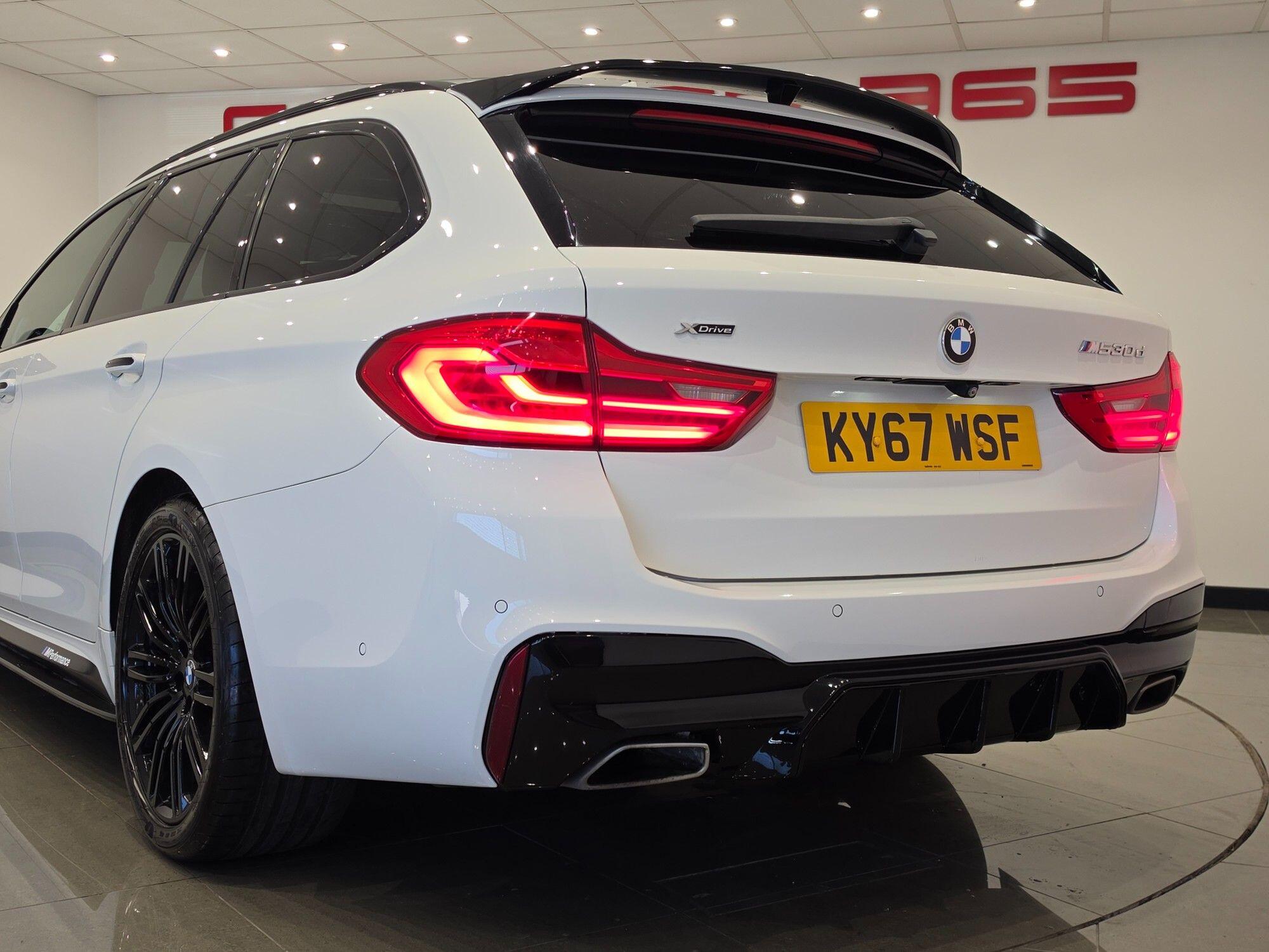 BMW 5 Series view 15