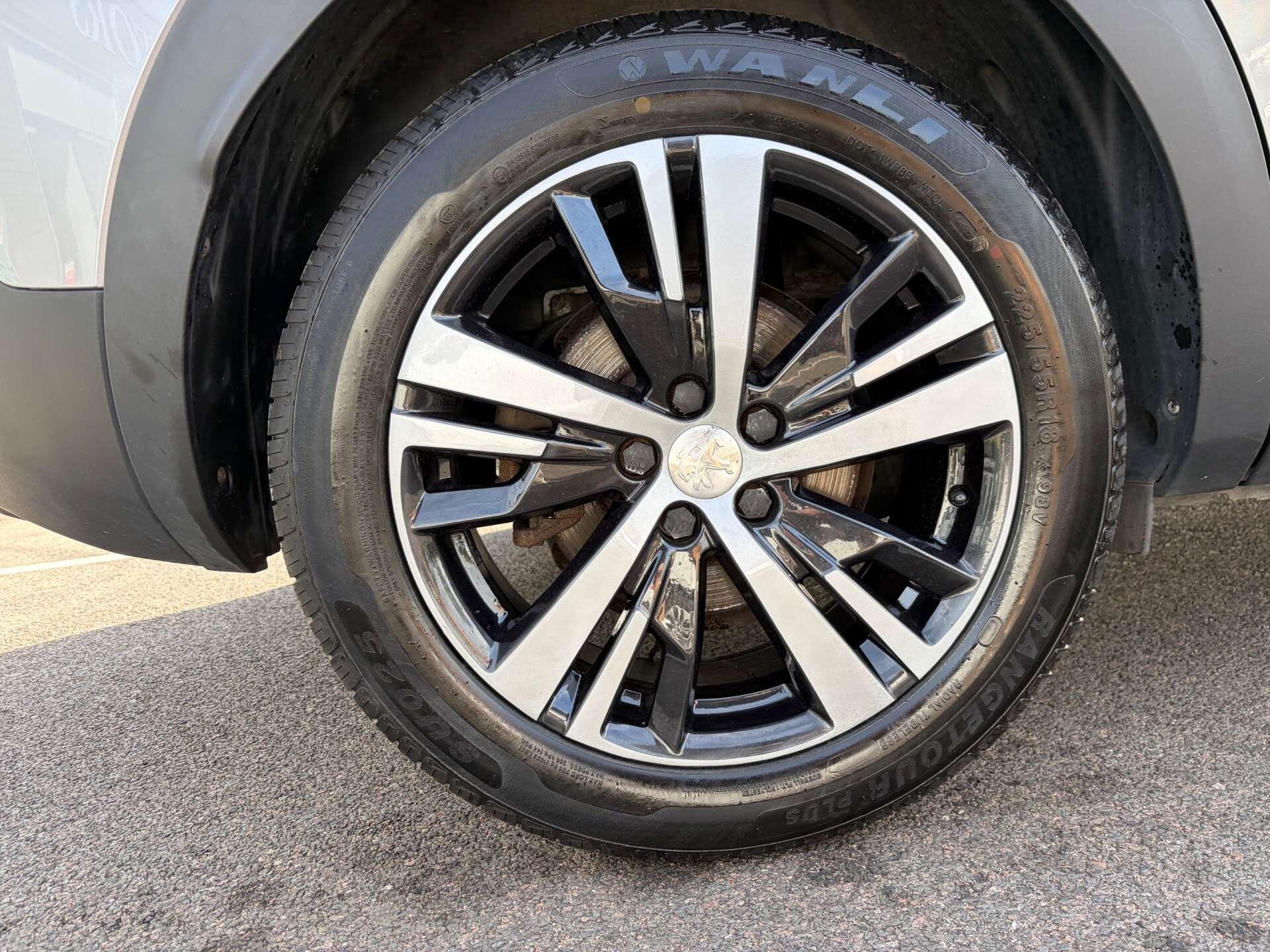 Peugeot 3008 view 11