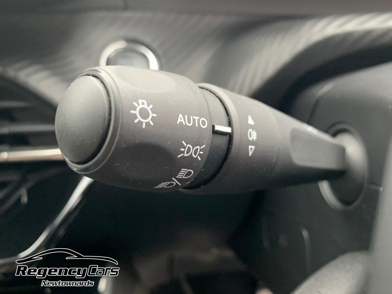 Peugeot 208 view 18