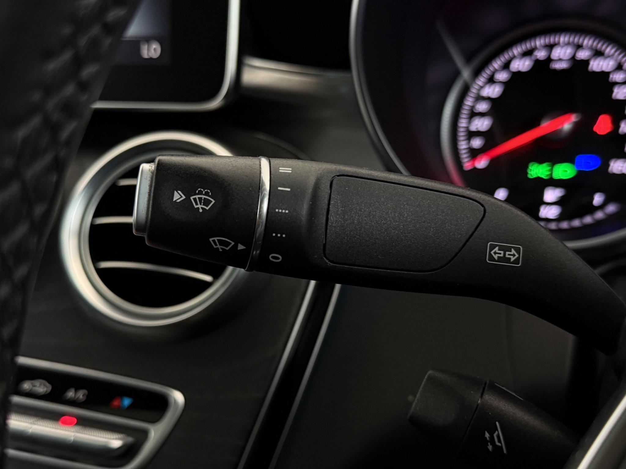 Mercedes-Benz C-Class view 21