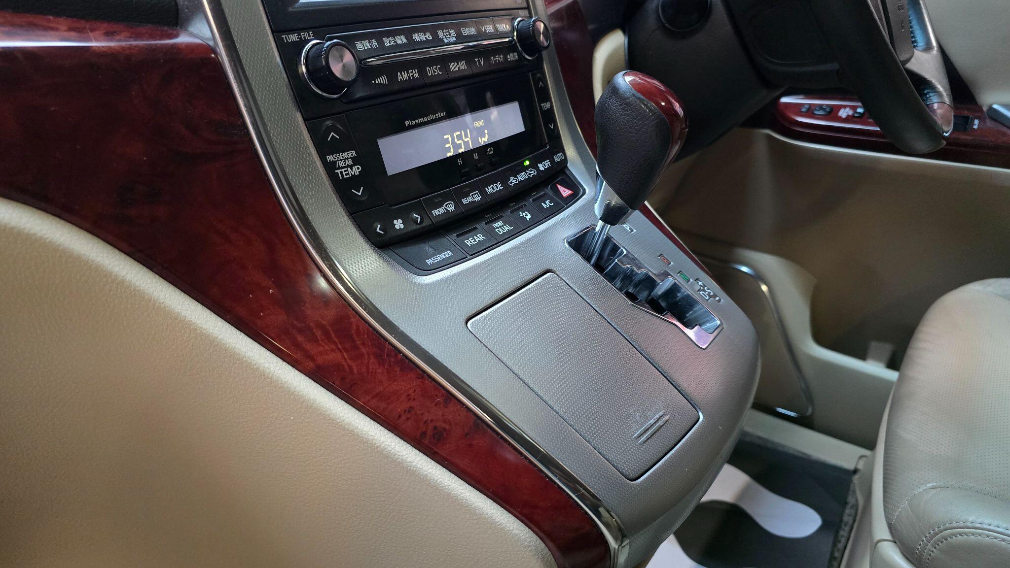 Toyota Vellfire view 13