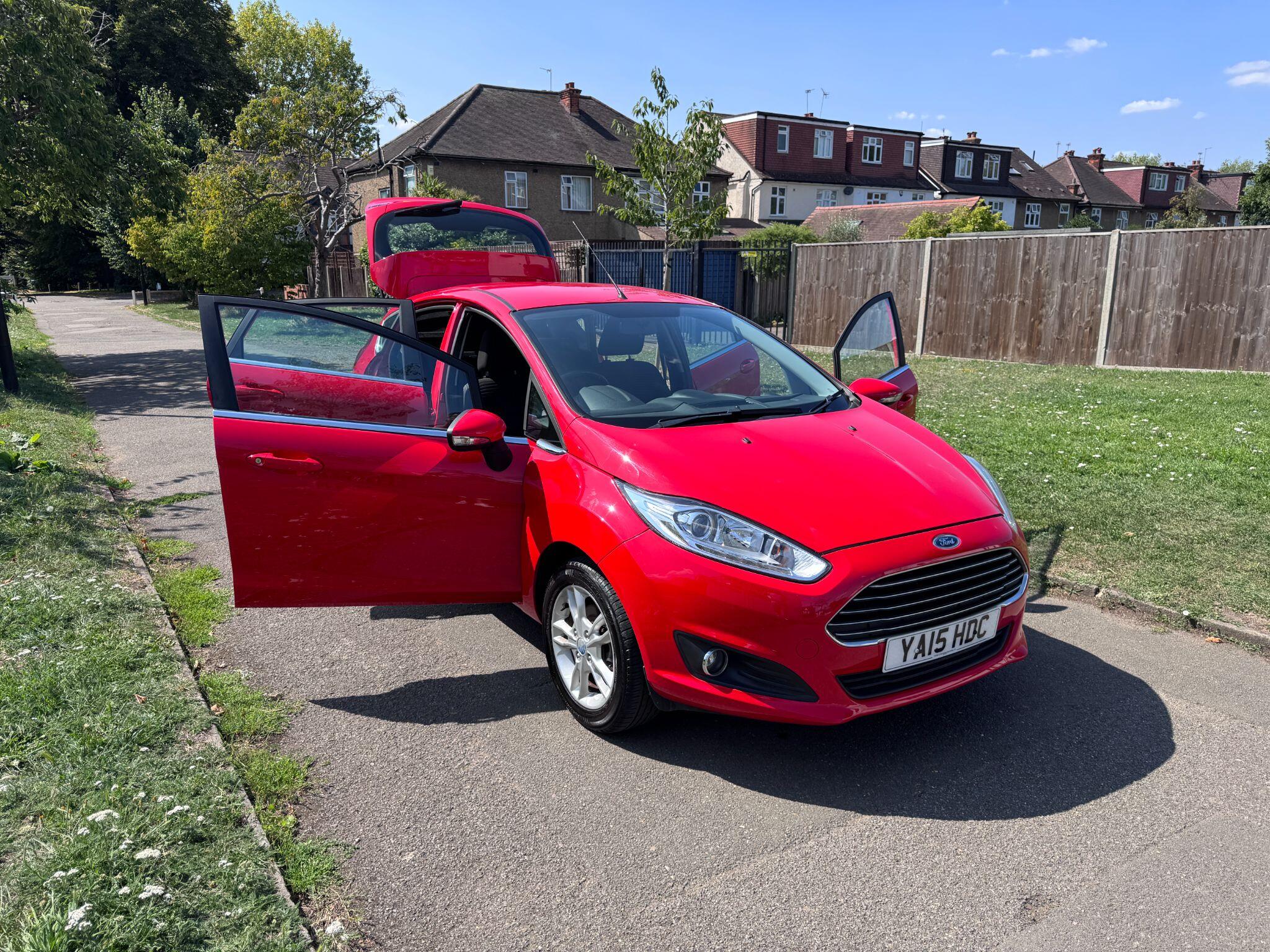 2015 Ford Fiesta image 25