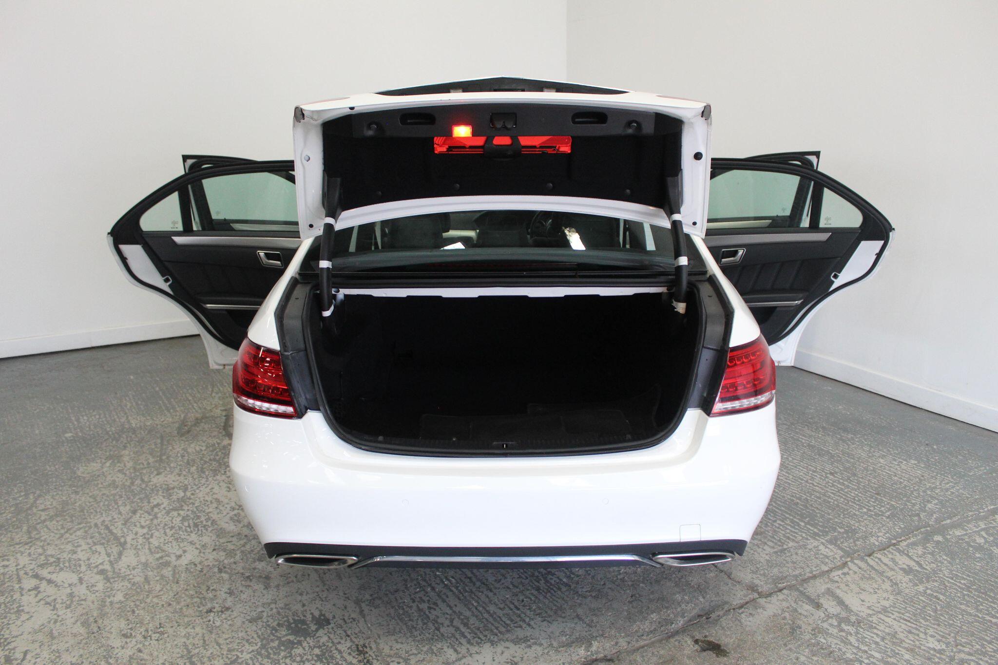 Mercedes-Benz E-Class view 23
