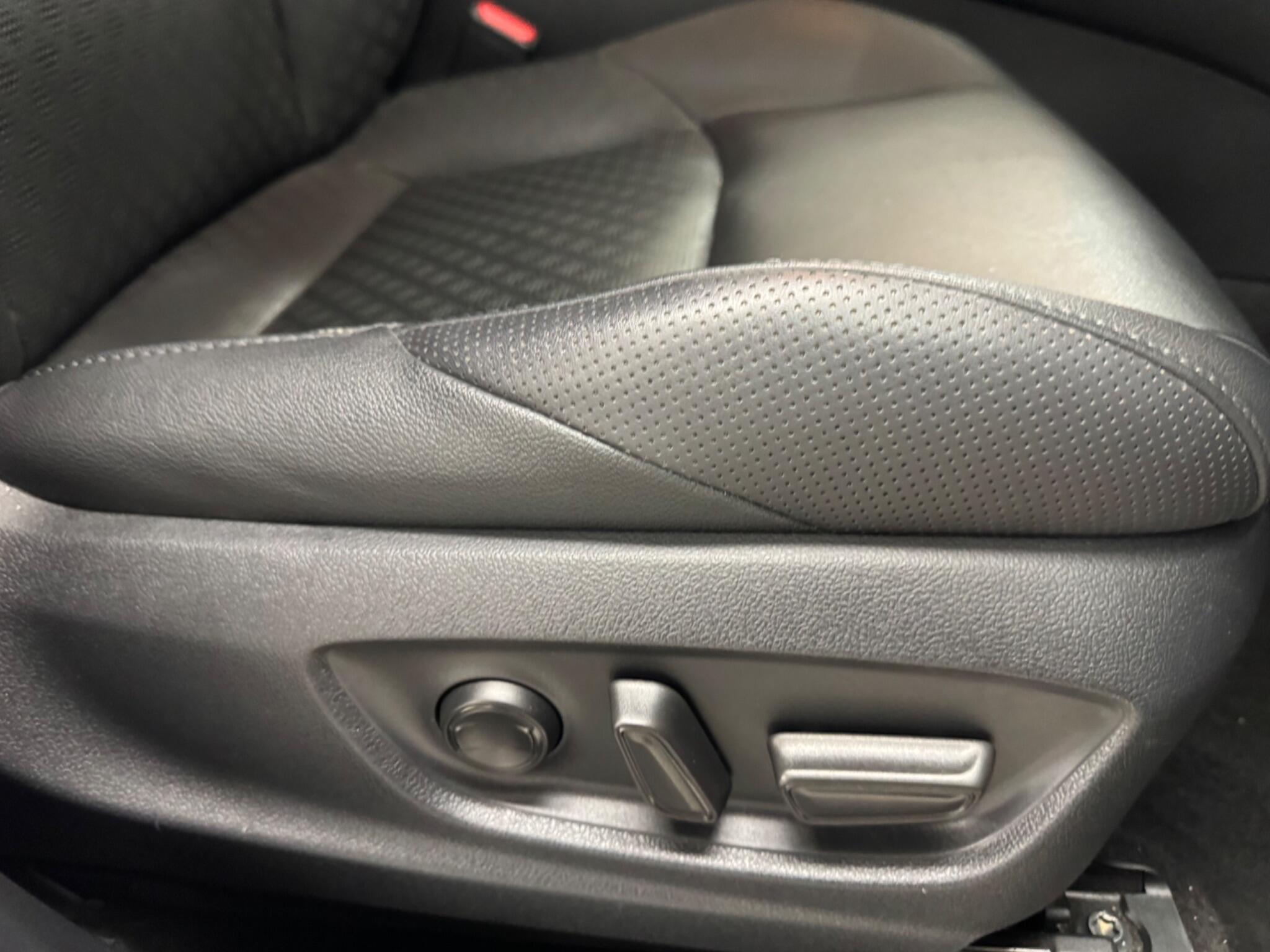 Toyota C-HR view 11