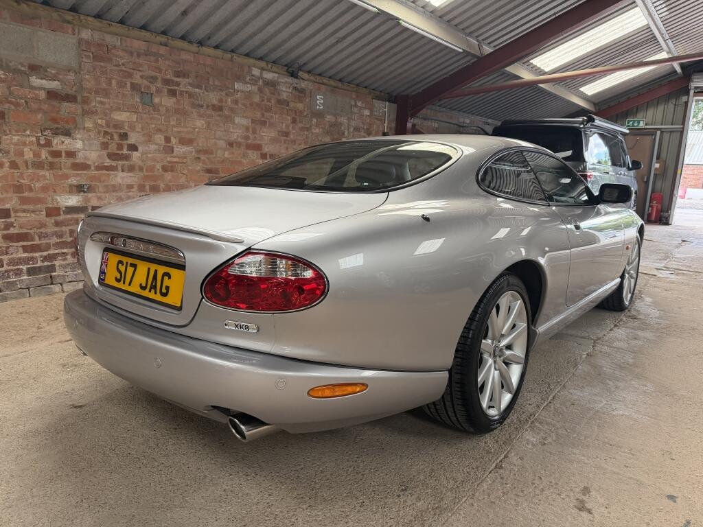 Jaguar XK8 view 3