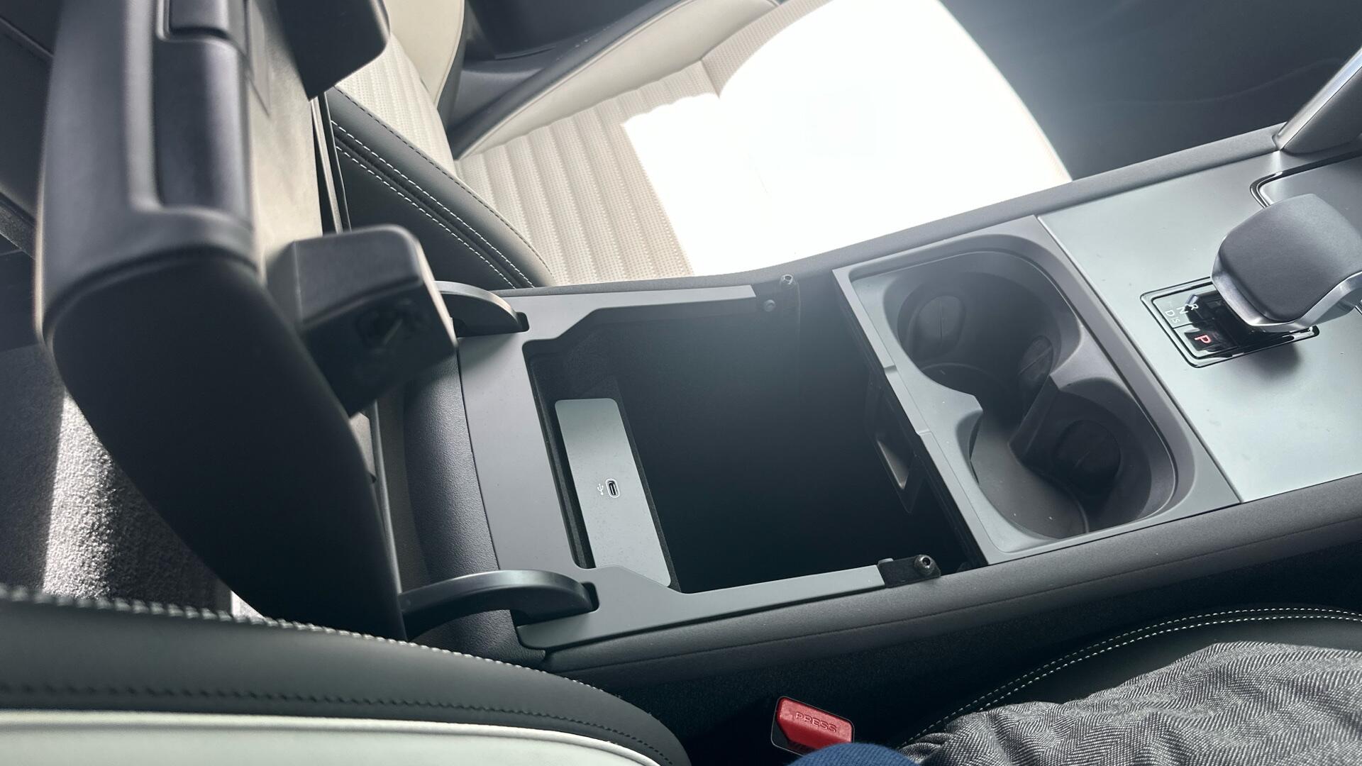 Land Rover Discovery Sport view 47