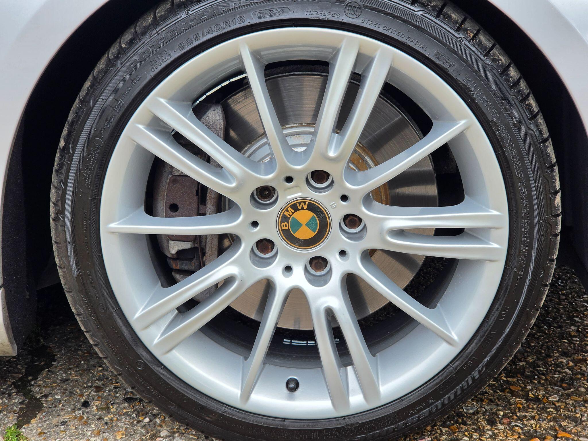 BMW 3 Series view 24
