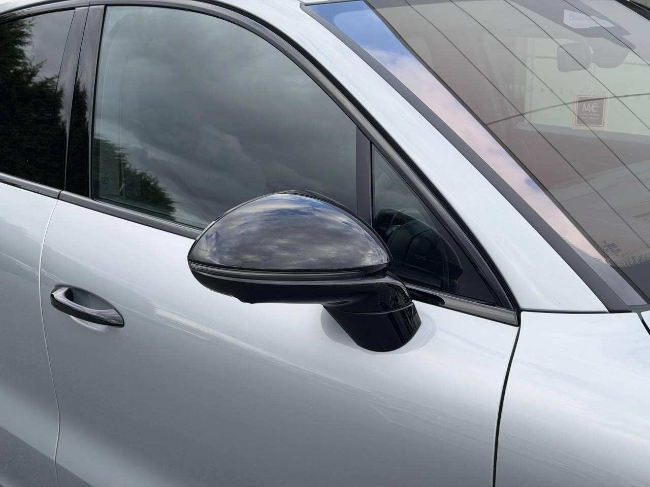 Porsche Cayenne view 9