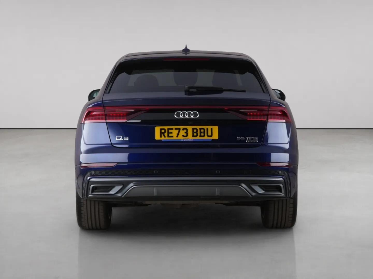 Audi Q8 view 7