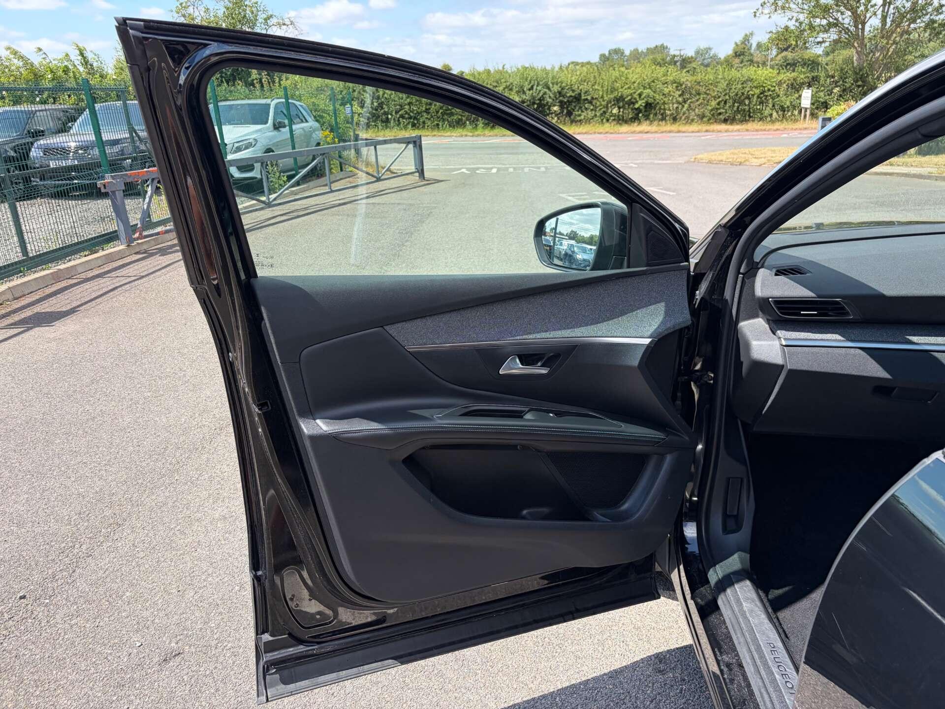 Peugeot 5008 view 14