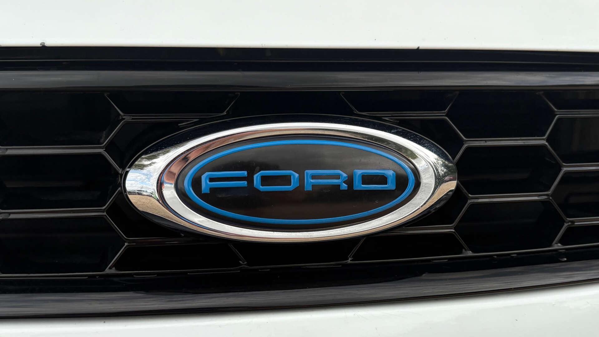 Ford Mondeo view 42
