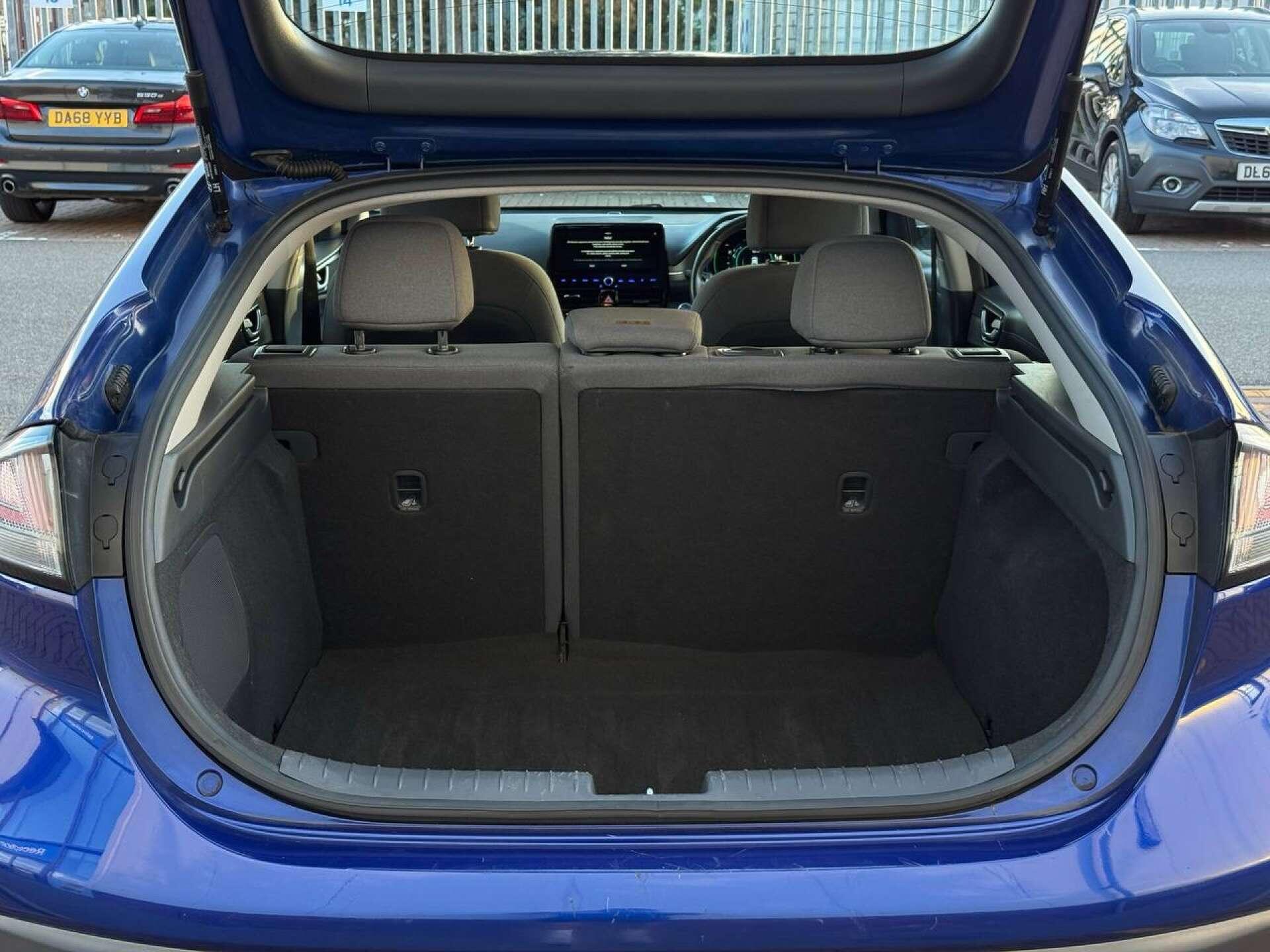 Hyundai Ioniq view 32
